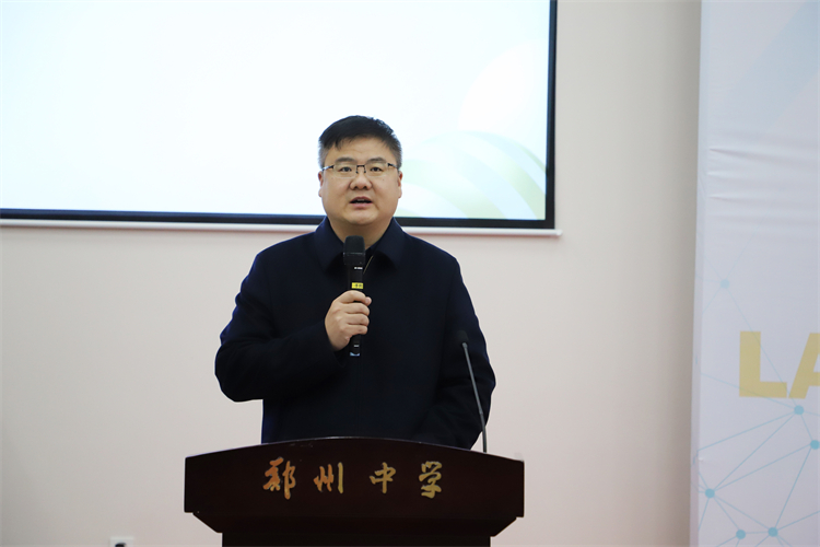 圖片2：鄭州中學(xué)黨委委員、副校長田玉寶致開幕辭.JPG