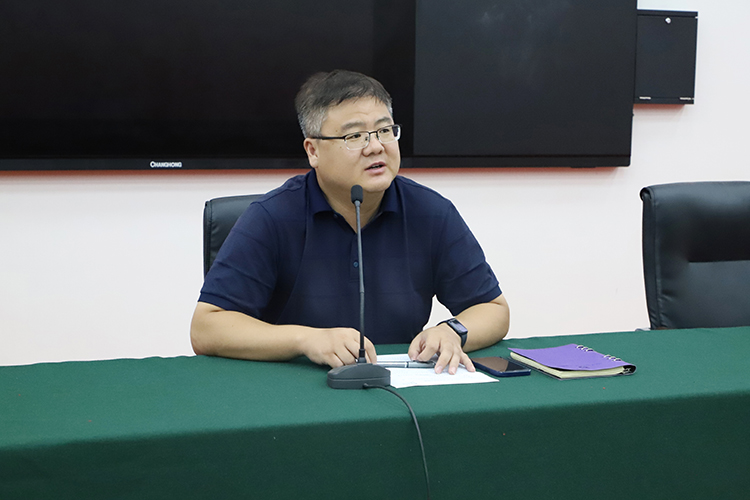圖片3：鄭州中學(xué)黨委委員、副校長田玉寶講話.JPG
