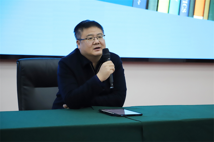 圖片3：鄭州中學(xué)黨委委員、副校長田玉寶作總結(jié)發(fā)言.JPG