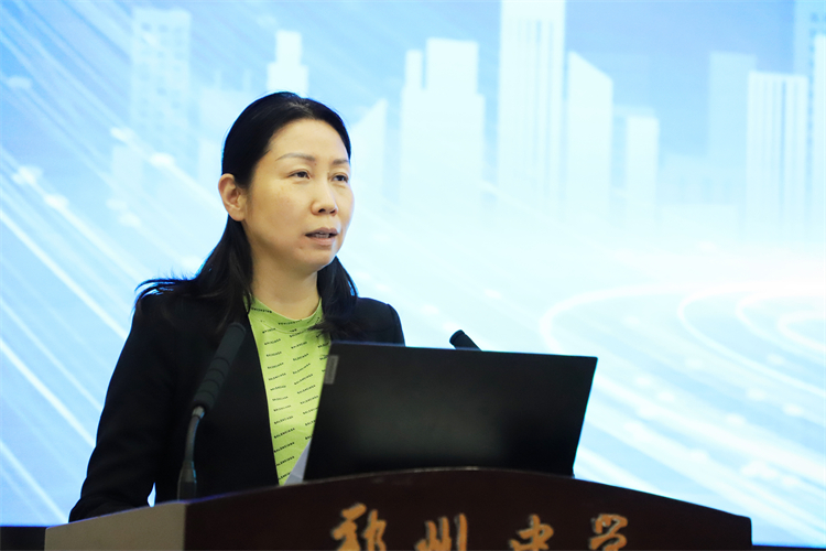 圖片3：鄭州市教育局黨組成員、副局長孟杰致辭.JPG