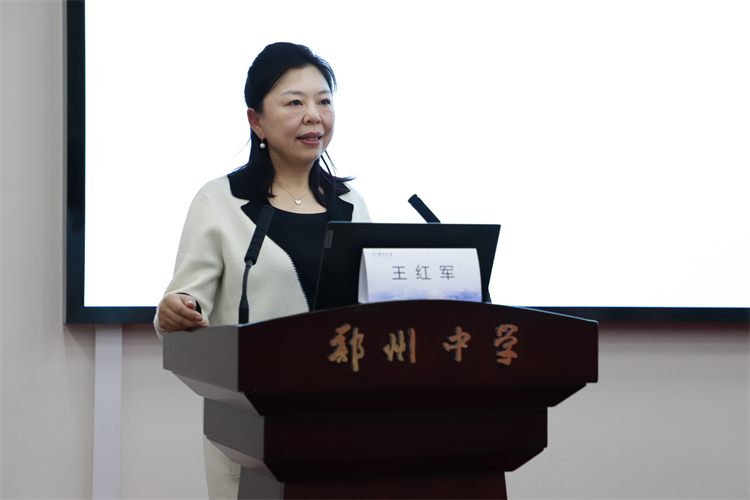 圖片7：中國教育國際交流協(xié)會(huì)中學(xué)分會(huì)副秘書長王紅軍博士作報(bào)告.JPG