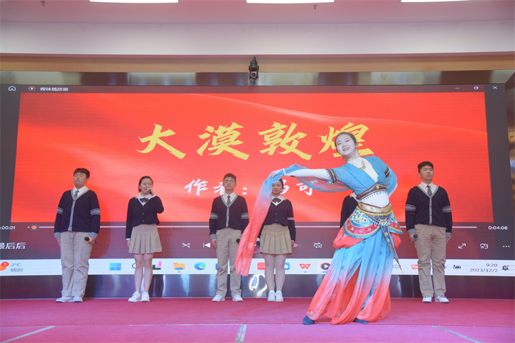 圖片5鄭中學(xué)子在頒獎(jiǎng)儀式現(xiàn)場(chǎng)節(jié)目展演1.jpg