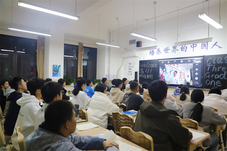 圖片1.1：各班級(jí)同步直播觀看評(píng)比現(xiàn)場(chǎng).JPG