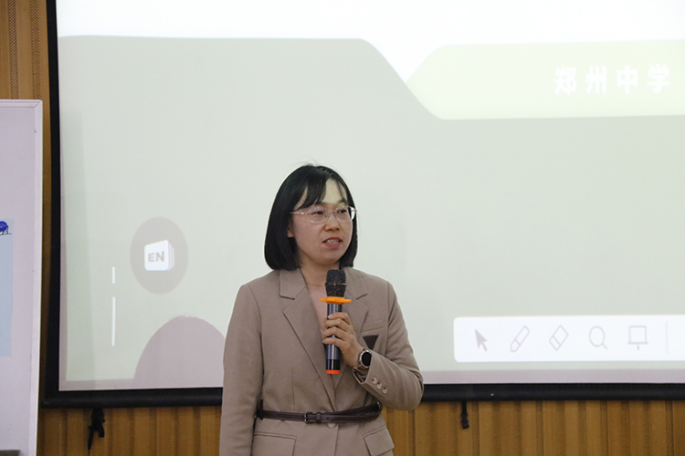 圖2：徐燕老師進(jìn)行課例展示.JPG
