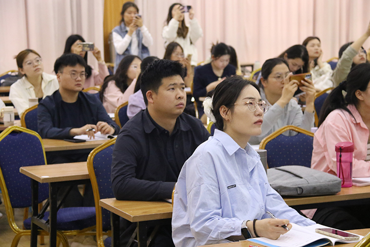 圖10：老師們認(rèn)真聆聽.JPG