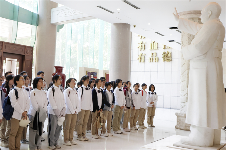圖二：走進(jìn)河南省國防教育基地.jpg