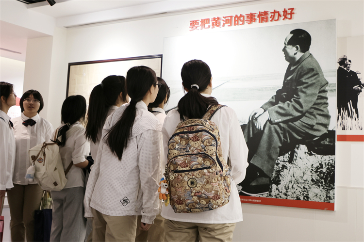 圖五：參觀鄭州市黨史館.jpg