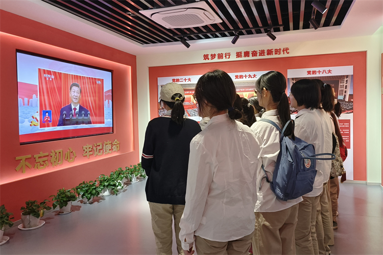 圖六：參觀鄭州市黨史館.jpg