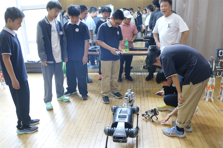 圖5：《機(jī)器人》課程展示.JPG