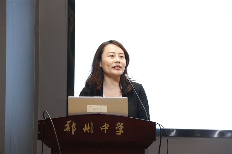 圖5：鄭州中學(xué)黨委委員、副校長韓穎總結(jié).jpg
