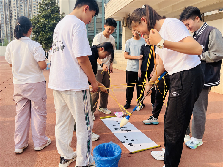 （圖6 合力寫下“心光同行”）.jpg
